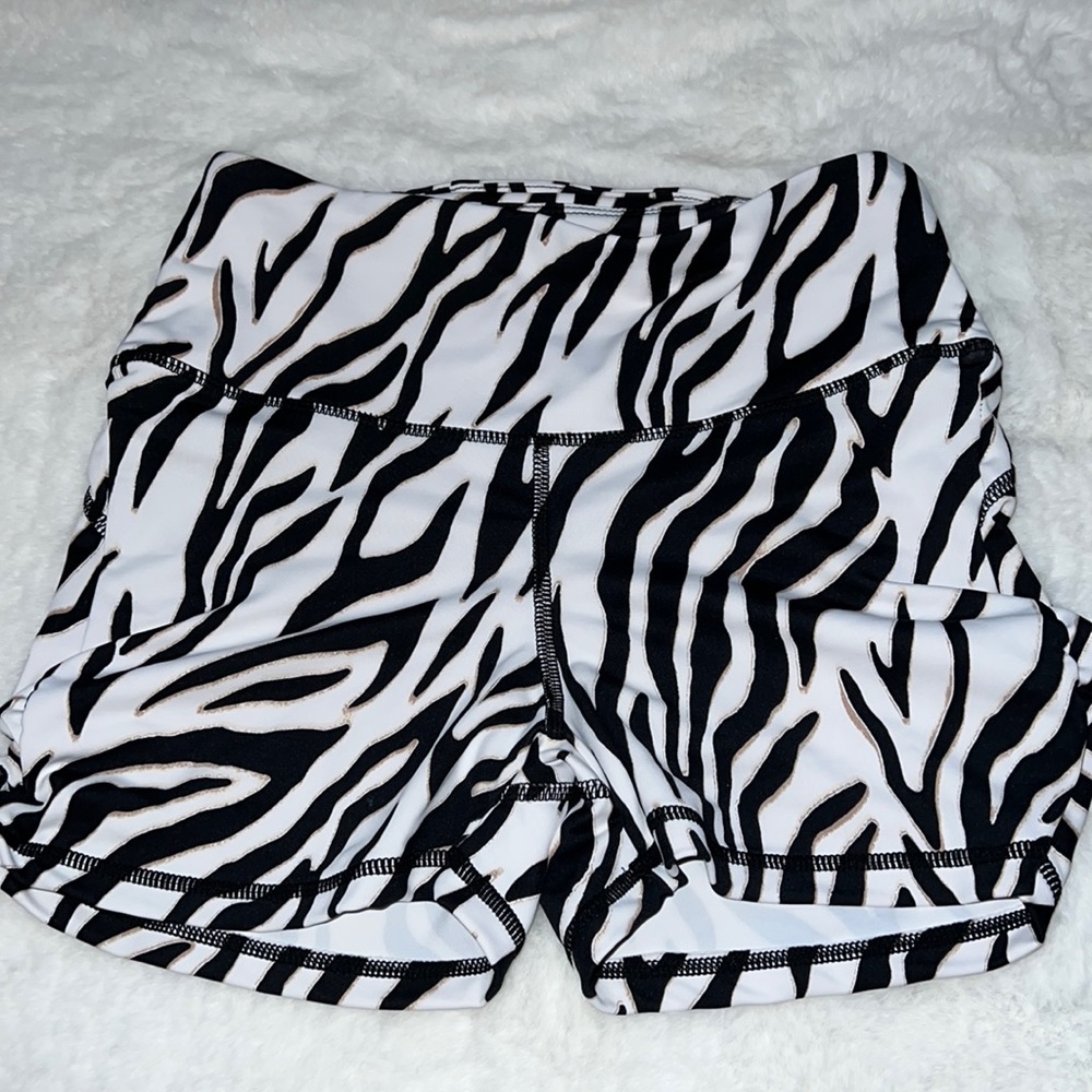 Zebra shorts🤍🖤